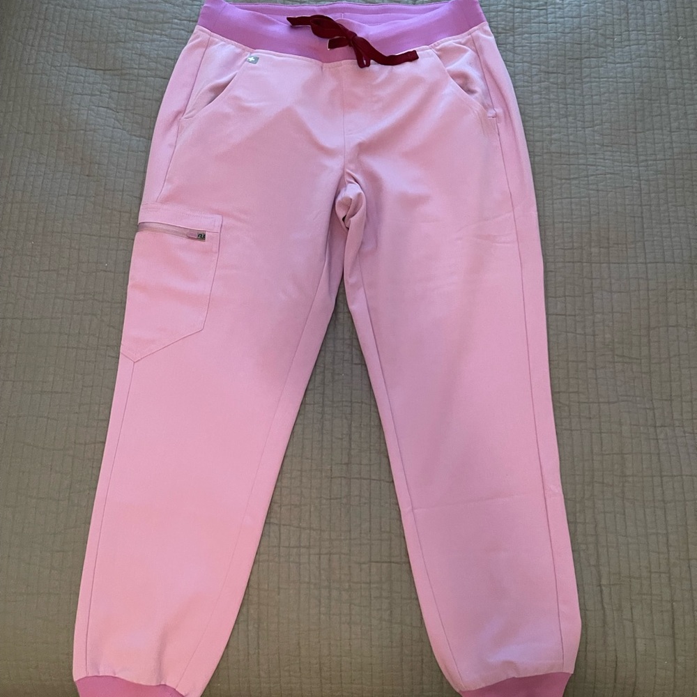 FIGS Zamora joggers (Lavender)